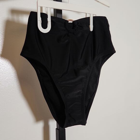 SHADE & SHORE 2PC Black Triangle Bikini Set, Size Sm/Med - Picture 7 of 11